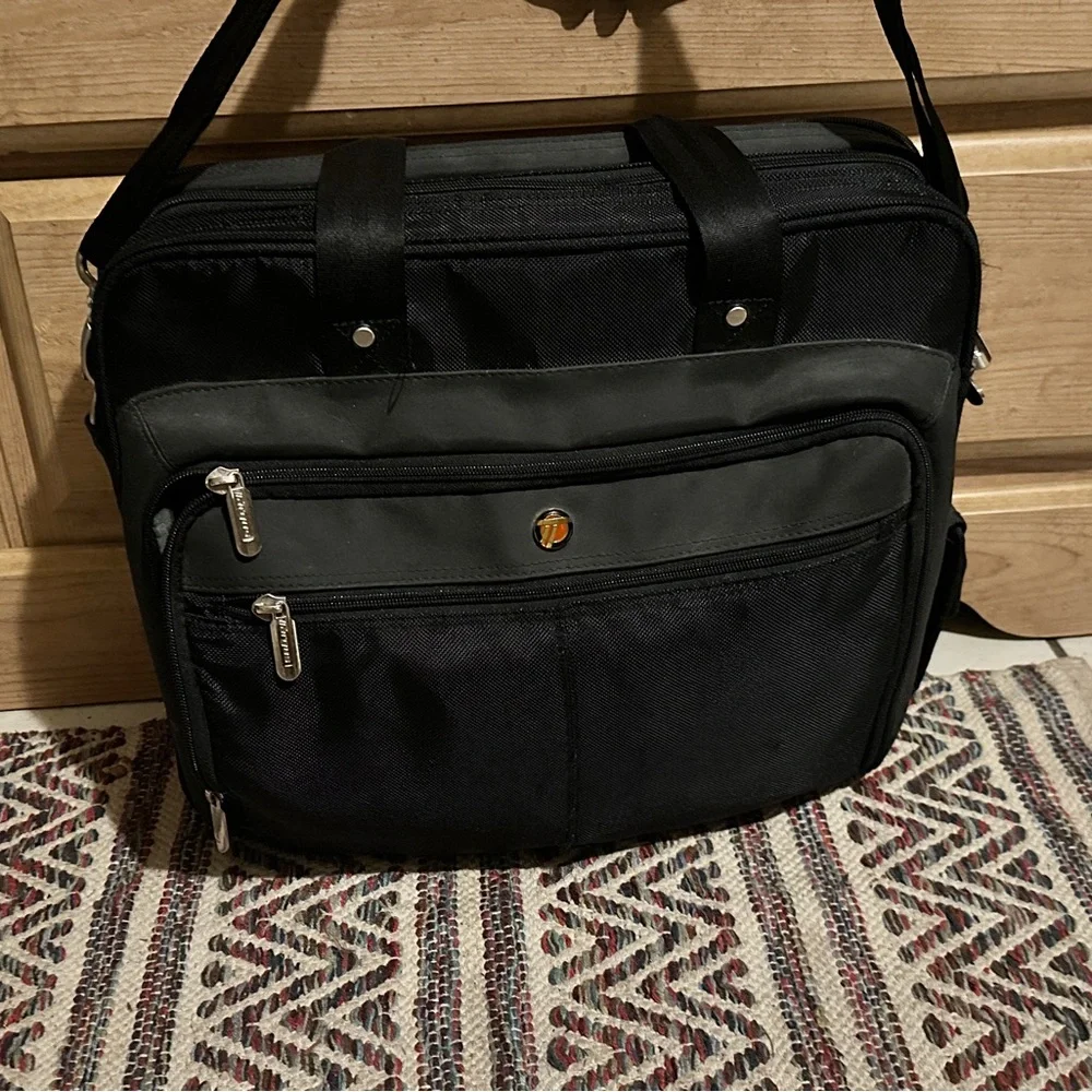 Targus Padded Travel Briefcase / Laptop Bag / Carry-On Bag